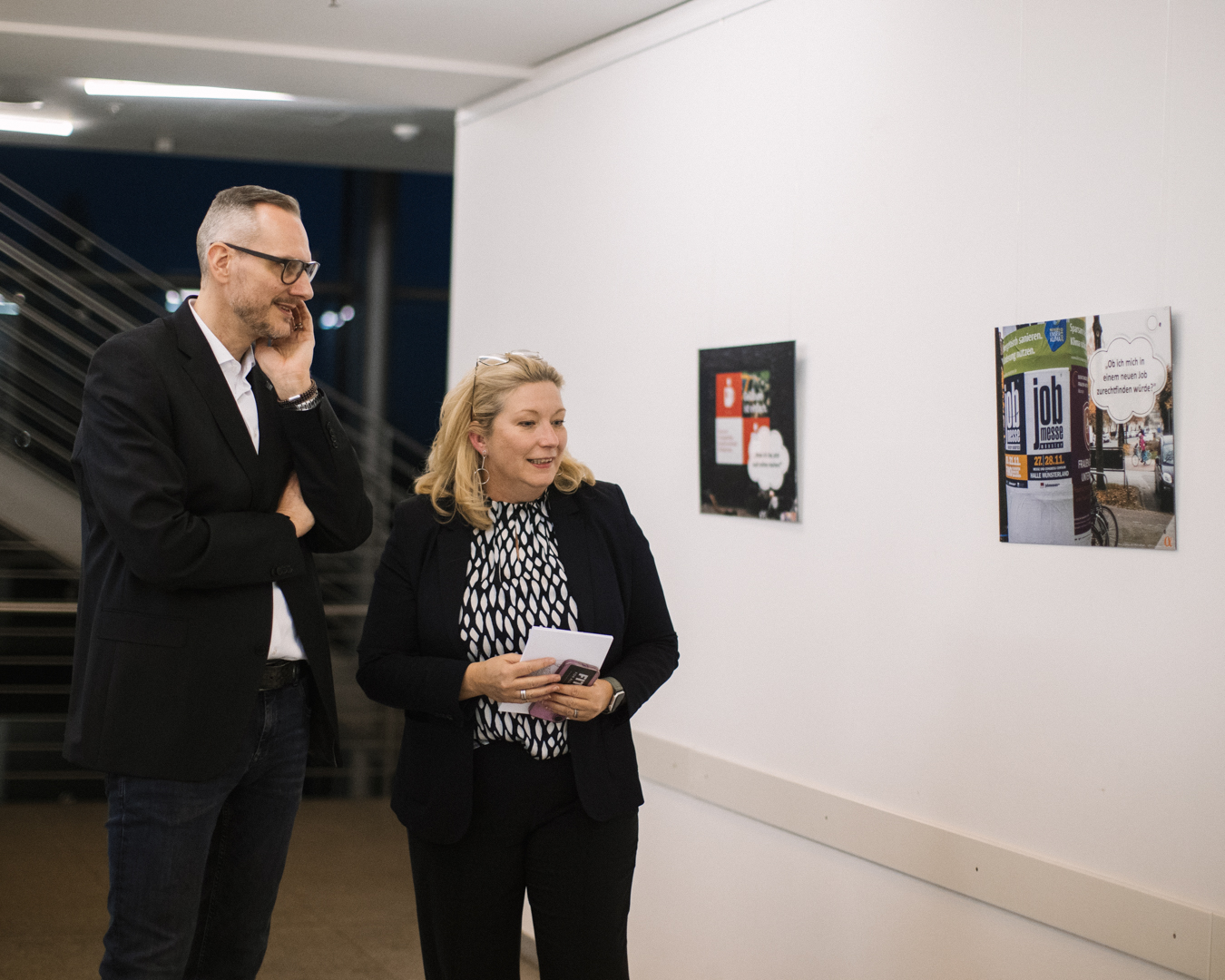 VHS Direktor Stephan Rinke und die Erste Bürgermeisterin der Stadt Essen Julia Jacob (Foto: Andrea Kiesendahl)